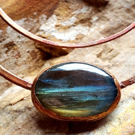 Labradorite Rings Pendant close